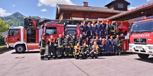 Die Jugendlichen aus Grassau schlüpften in die Rolle von Berufsfeuerwehrleuten und hatten jede Menge Spaß bei der 12 Stunden Schicht 