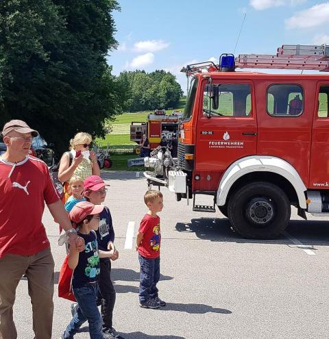 Viele Besucher bei #WirFahrenRot der Feuerwehren am Seeteufel