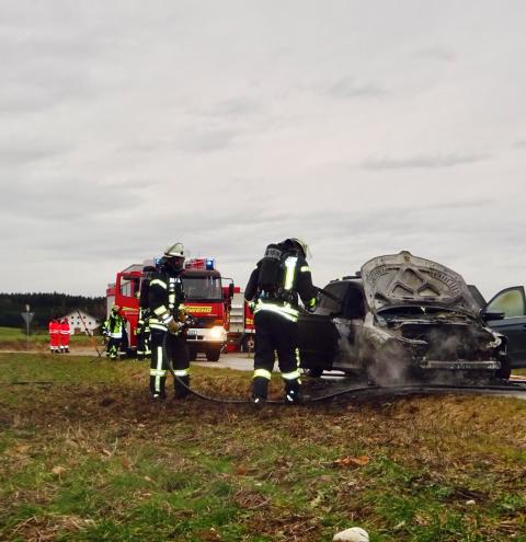 Einsatz in Tacherting -Fahrzeugbrand